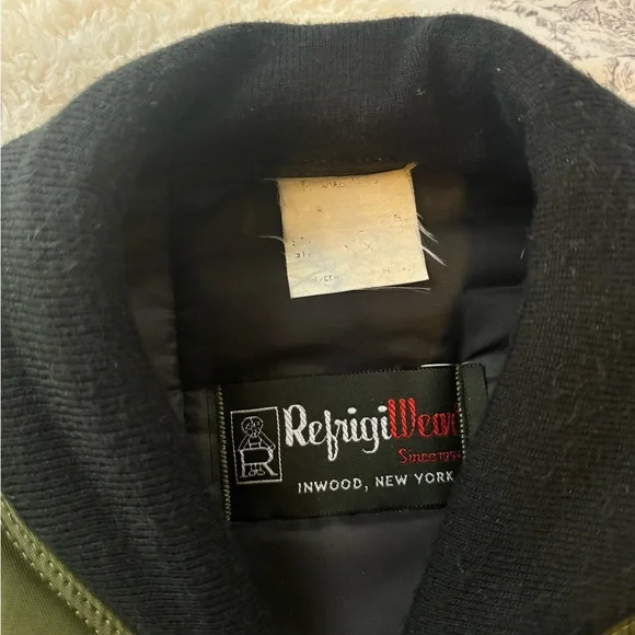 Men's RefrigiWear Vintage Olive Green Quilted Puffer Vest - Picture 6 of 6